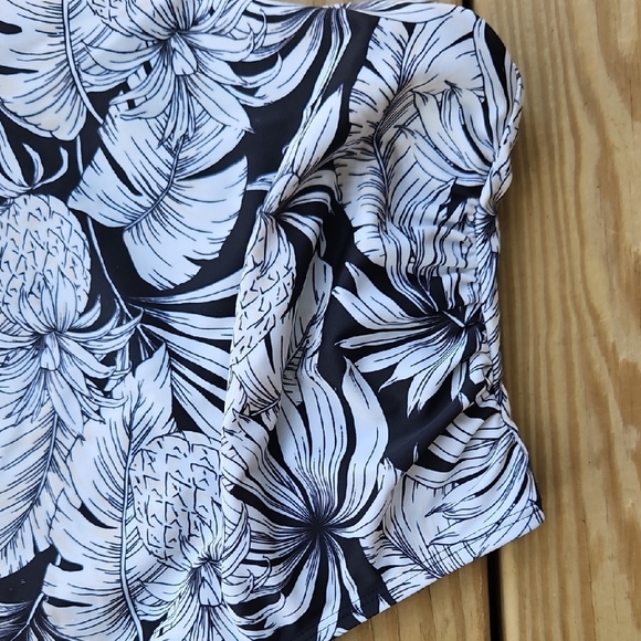 Old Navy 2pc Maternity Swimsuit XL - Picture 10 of 12